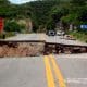 Daños en la autopista del Sol causados por la tormenta 'Manuel'. (Lenin Ocampo Torres / EFE)