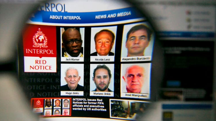 Imprimirhttp://es.rt.com/3svcPortadaActualidad Interpol suspende su contrato de 20 millones de euros con la FIFA Publicado: 12 jun 2015 09:45 GMT | Última actualización: 12 jun 2015 14:11 GMT FIFAReuters/Pawel Kopczynski