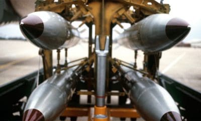 Bombas B61 en un portabombas