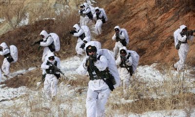 Soldados del ejército chino participan en entrenamientos en zonas con temperaturas bajo cero en Heihe, China. Febrero de 2016 / Reuters