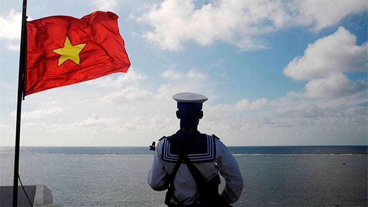 Un soldado naval vietnamita de guardia en la isla de Thuyen Chai, archipiélago Spratly, 2013./ Quang Le / Reuters