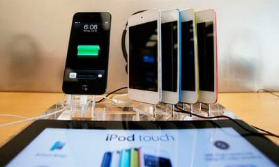 / iPod Touches are pictured on display at an Apple Store in Pasadena, California July 22, 2013. / Mario Anzuoni / Reuters