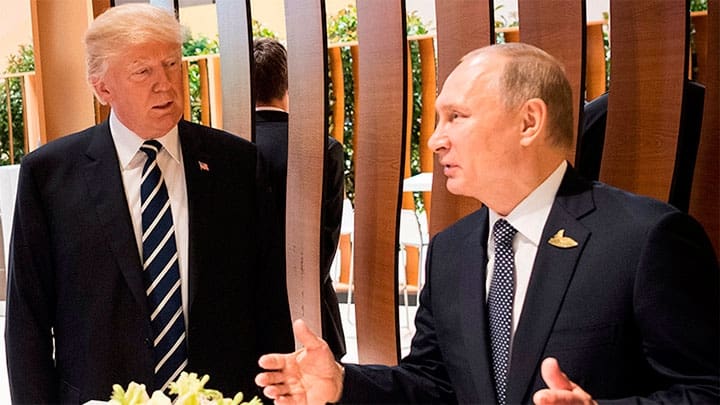 / El presidente de Rusia, Vladímir Putin, y su homólogo estadounidense, Donald Trump, en la cumbre del G20 Steffen Kugler / Reuters