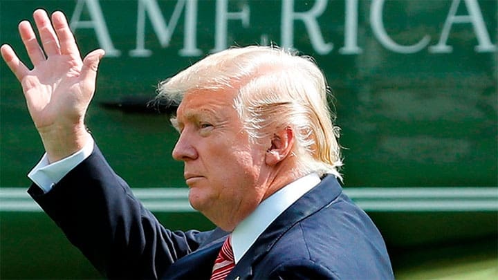 / El presidente de EE.UU., Donald Trump, frente a la Casa Blanca en Washington, Estados Unidos, antes de su partida a Camp David, 25 de agosto de 2017. / Yuri Gripas / Reuters