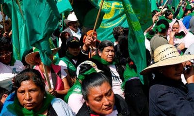 / Campesinas participan en una protesta contra la violencia de género en la Ciudad de México en el marco del Día Internacional de la Mujer. / Carlos Jasso / Reuters