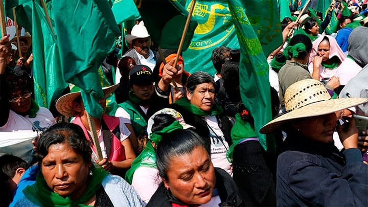 / Campesinas participan en una protesta contra la violencia de género en la Ciudad de México en el marco del Día Internacional de la Mujer. / Carlos Jasso / Reuters
