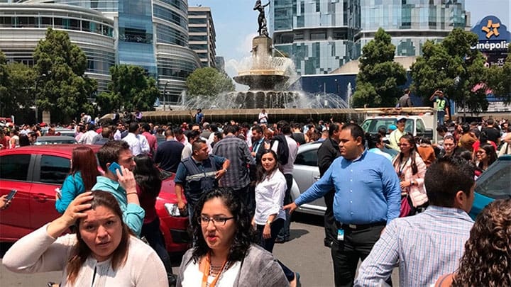 / Residentes de Ciudad de México tras el terremoto, el 19 de septiembre de 2017./ Carlos Jasso / Reuters