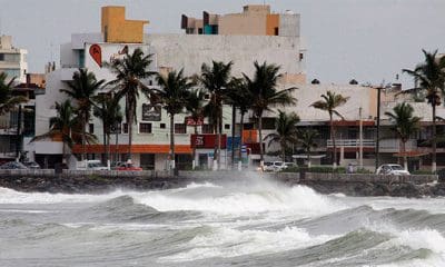 / Las olas antes de la llegada del huracán Katia en Veracruz (México), el 7 de septiembre de 2017. / Reuters