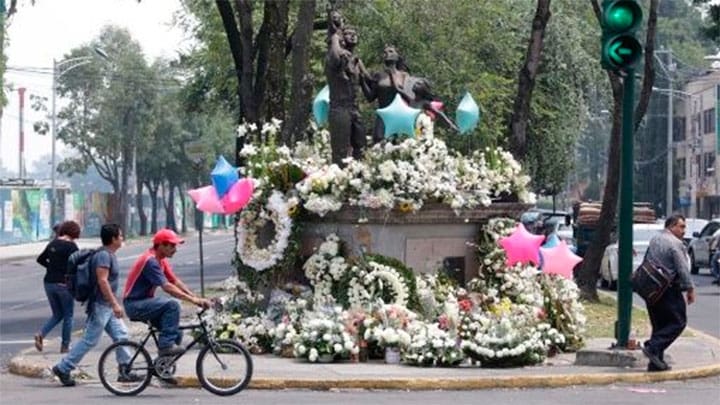 / El homenaje estuvo organizado por unos 60 habitantes del sur de la ciudad. | Foto: EFE