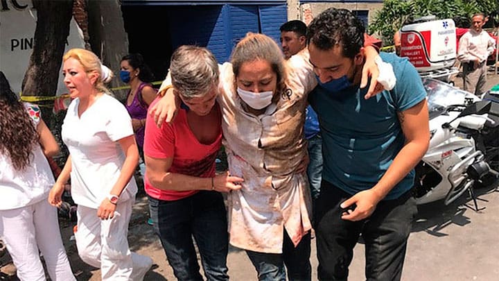 / Heridos tras el terremoto en la Ciudad de México, el 19 de septiembre de 2017. / Carlos Jasso / Reuters