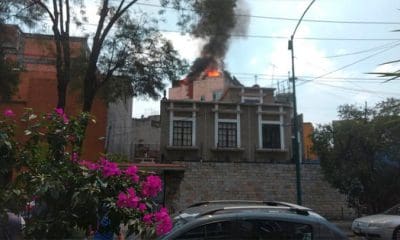 / Un edificio en llamas después del terremoto en la Ciudad de México, el 19 de septiembre 2017. Reuters