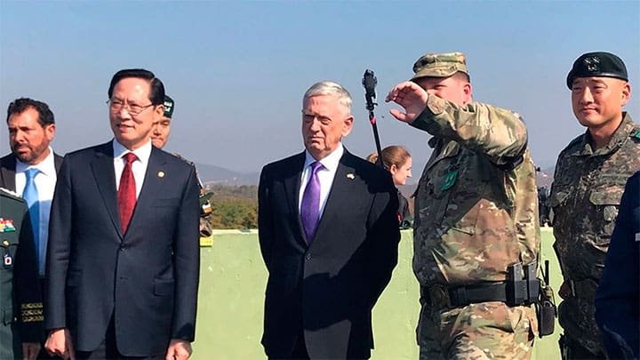/ James Mattis y su homólogo surcoreano Song Young-moo en la Zona desmilitarizada de Corea. Reuters