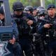 / Elementos de la Policía Federal inspeccionan un área cerca de fosas clandestinas en Pueblo Viejo a las afueras de Iguala, Guerrero, el 10 de octubre de 2014. / Henry Romero / Reuters
