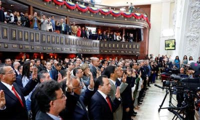 / Los gobernadores recientemente electos de la Asamblea Nacional Constituyente son vistos durante la ceremonia de juramentación en el Palacio Federal Legislativo, en Caracas, Venezuela, el 18 de octubre de 2017. / Marco Bello / Reuters