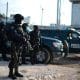 / Policías federales resguardan una cárcel de Cancún, en México , tras un altercado entre prisioneros. / Victor Ruiz Garcia / Reuters