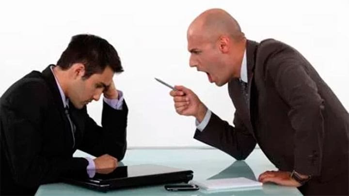 / 20018832 - boss shouting at employee