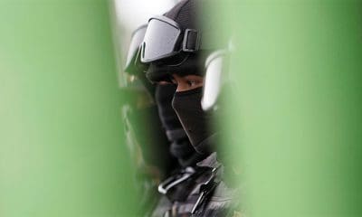 / Un gripo de policías frente a la prisión de Cadereyta tras un motín registrado allí, en Monterrey (México), el 11 de octubre de 2017./ Daniel Becerril / Reuters
