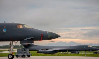 / Dos bombarderos estratégicos B-1 Lancer en la pista de despegue / Reuters