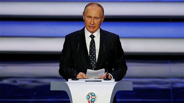 / Vladímir Putin durante el sorteo del Mundial 2018 en el Palacio del Kremlin de Moscú (Rusia), el 1 de diciembre de 2017. Kai Pfaffenbach / Reuters