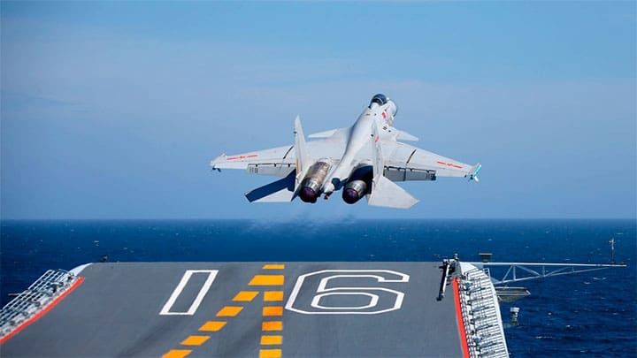 / Despegue de un caza Shenyang J-15 del portaviones Liaoning Li Tang / Gettyimages.ru