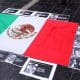 / Mujer coloca fotos de periodistas mexicanos asesinados durante una protesta junto al Ministerio de Relaciones Exteriores de Argentina en Buenos Aires, Argentina, 24 de mayo de 2017. Marcos Brindicci / Reuters