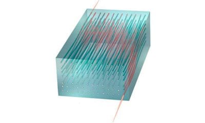 / Ilustración del paso de la luz a través de una matriz bidimensional de guía de ondas. La luz que fluye a través del dispositivo se comporta de acuerdo con las predicciones del efecto Hall cuántico. Rechtsman laboratory / Penn State University
