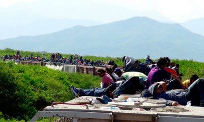 / Migrantes viajan en un tren de carga conocido como 'La Bestia' desde México y con destino a EE.UU., 18 de junio de 2014. Jose de Jesus Cortes / Reuters