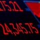 / Una pantalla muestra el Promedio Industrial Dow Jones después de la campana de cierre en el piso de la Bolsa de Valores de Nueva York (NYSE) en Nueva York, Estados Unidos, el 5 de febrero de 2018. Brendan McDermid / Reuters