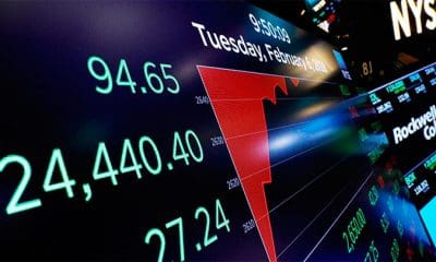 / Indicadores del Dow Jones en una pantalla en la Bolsa de Nueva York, el 6 de febrero de 2018. Brendan McDermid / Reuters Síguenos en Facebook