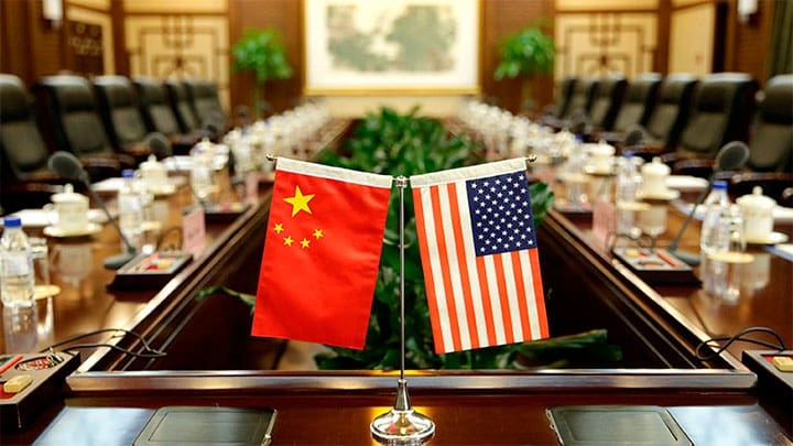 /Banderas de Estados Unidos y China, en el Ministerio de Agricultura de Beijing, China, el 30 de junio de 2017. Jason Lee / Reuters