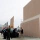 / Donald Trump revisa prototipos del muro fronterizo con México en San Diego, California (EE.UU.), el 13 de marzo de 2018. Kevin Lamarque / Reuters