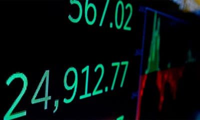 / Una pantalla muestra el Promedio Industrial Dow Jones en la Bolsa de Nueva York. Brendan McDermid / Reuters