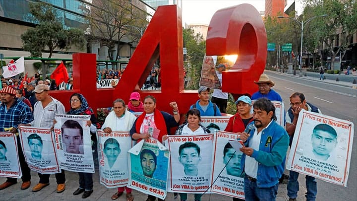 / Los familiares de los estudiantes de Ayotzinapa marchan en la Ciudad de México con motivo del 38º mes de su desaparición. 26 de noviembre de 2017. Henry Romero / Reuters