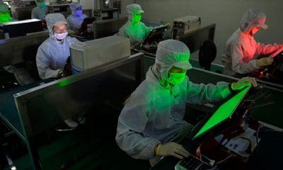 / Una fábrica de LCD en Wuhan, provincia de Hubei en China, el 8 de mayo de 2013. Reuters