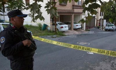 / Policía frente a la casa donde fue encontrado el cuerpo de Alicia Díaz González. Monterrey, 24 de mayo de 2018. Julio Cesar Aguilar / AFP