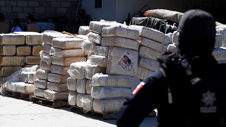 / Paquetes de marihuana incautada en Tijuana, México, 24 de octubre de 2015. Jorge Duenes / Reuters