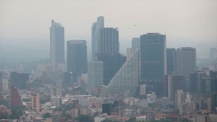 / El smog, los derrames petroleros y las guerras son unas de las peores formas de contaminación. | Foto: EFE
