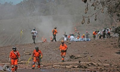 / Equipos de rescate buscan restos en un área afectada por la erupción del Volcán Fuego en El Rodeo, Escuintla, Guatemala, el 6 de junio de 2018. Jose Cabezas / Reuters