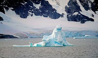 / Un iceberg flota en la Antártida en febrero de 2018. Alexandre Meneghini / Reuters Síguenos en Facebook