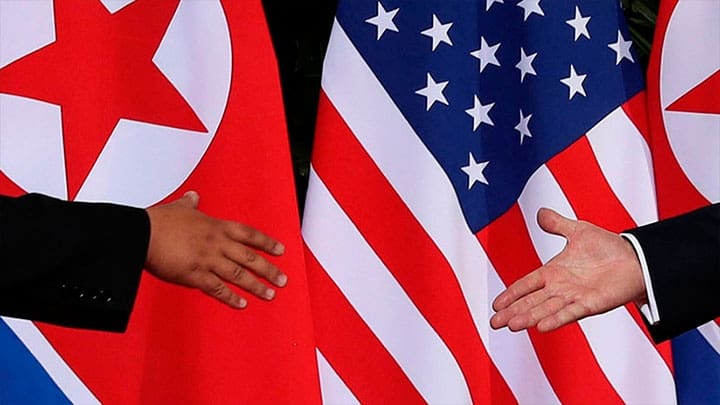 / El presidente de EE.UU., Donald Trump, y el líder norcoreano, Kim Jong-un, se estrechan la mano en la cumbre en Singapur. Jonathan Ernst / Reuters