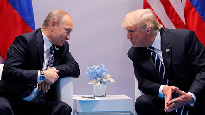 / Los presidentes de Rusia y de EE.UU., Vladímir Putin y Donald Trump, respectivamente, durante su encuentro en Hamburgo (Alemania), el 7 de julio de 2017. Carlos Barria / Reuters