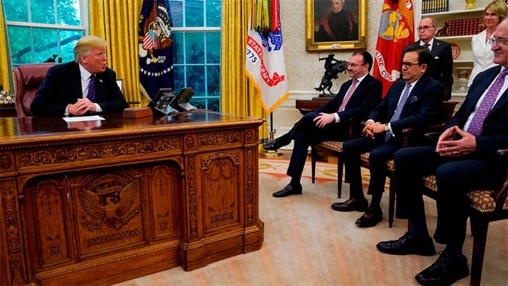 / El presidente Donald Trump con los secretarios Luis Videgaray e Ildefonso Guajardo. Washington, EE.UU., 27 de agosto de 2018. Kevin Lamarque / Reuters