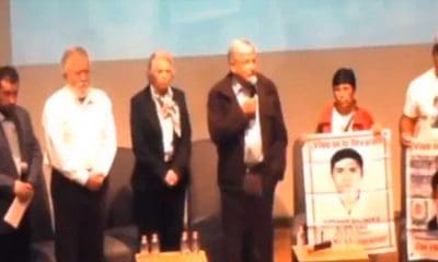 Familiares de normalistas atentos a resultados de reunión de padres con López Obrador