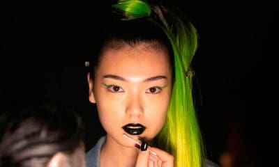 / Un modelo se maquilla durante la Semana de la Moda en Nueva York, 7 de septiembre de 2018. Caitlin Ochs / Reuter