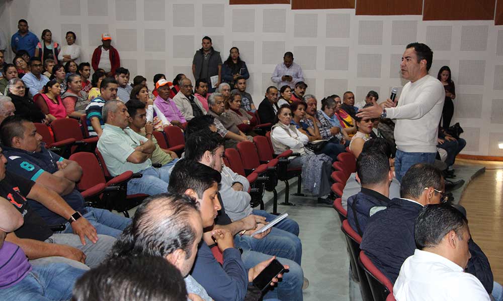 Con diálogo, Carlos Herrera y locatarios acuerdan remodelar el mercado "Melchor Ocampo"