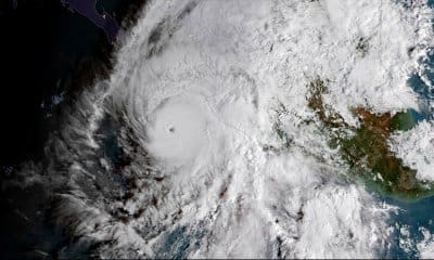 Una imagen del satélite GOES muestra al huracán Willa en el Pacífico oriental mientras se dirige a la costa de México, el 22 de octubre de 2018. NOAA / AP