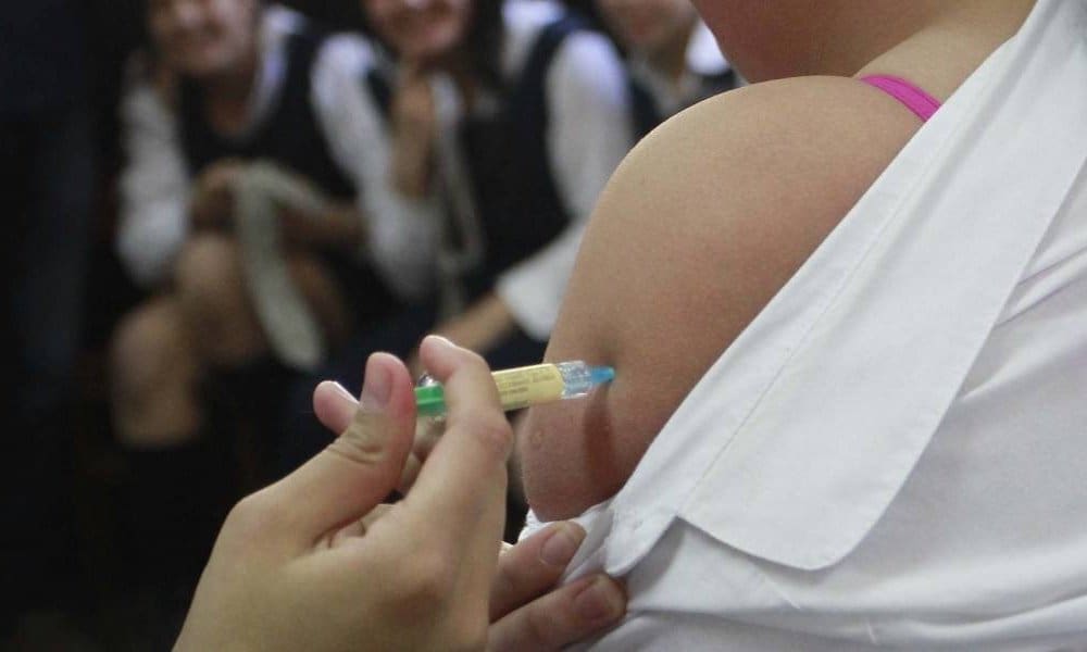 Piden autoridades de salud no desconfiar de la vacuna para prevenir el virus del papiloma humano en adolescentes