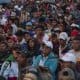 Mientras los migrantes cruzaban las aguas del río Suchiate, elementos de la Marina mexicana advertían a los viajeros de los peligros de ingresar al país de esa forma. | Foto: EFE