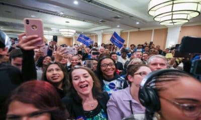 Los seguidores del Partido Demócrata celebraron por la victoria de varias figuras progresistas que saltan a la política de Estados Unidos. | Foto: Reuters