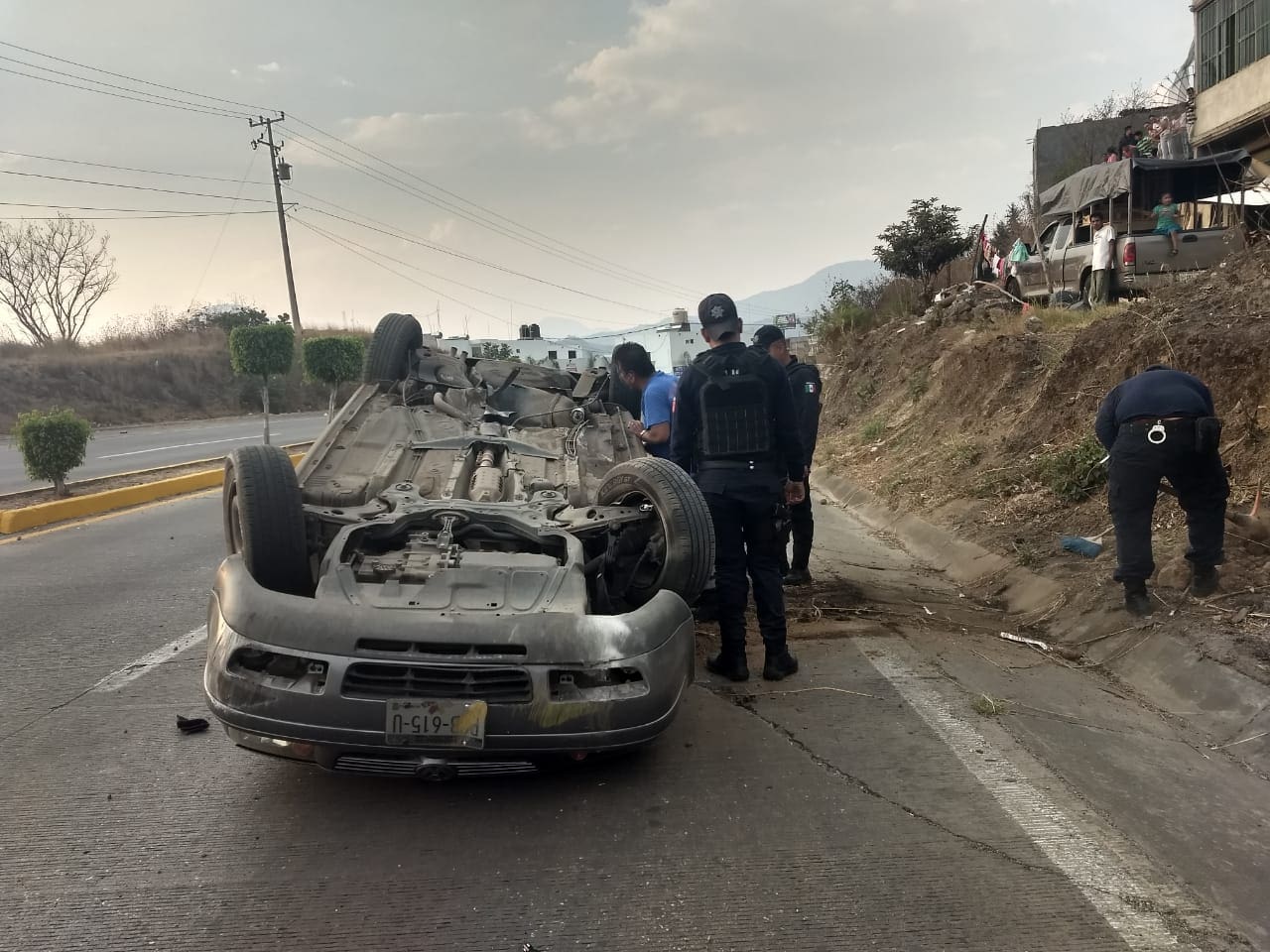 Daños materiales al volcar un vehículo a la altura de La Palma de Cedano en  Zitácuaro | mizitacuaro.com - Mi Zitácuaro Noticias